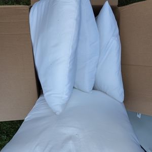 4 pillow inserts